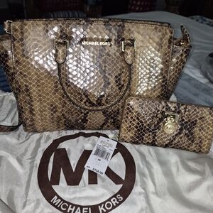 🤎Genuine Brand New Michael Kors Selma Satchel In Sand🤎